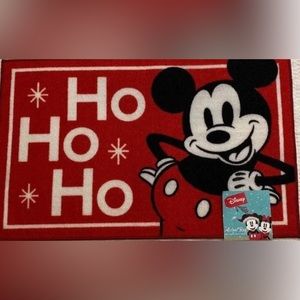 Nwt Disney Christmas accent rug